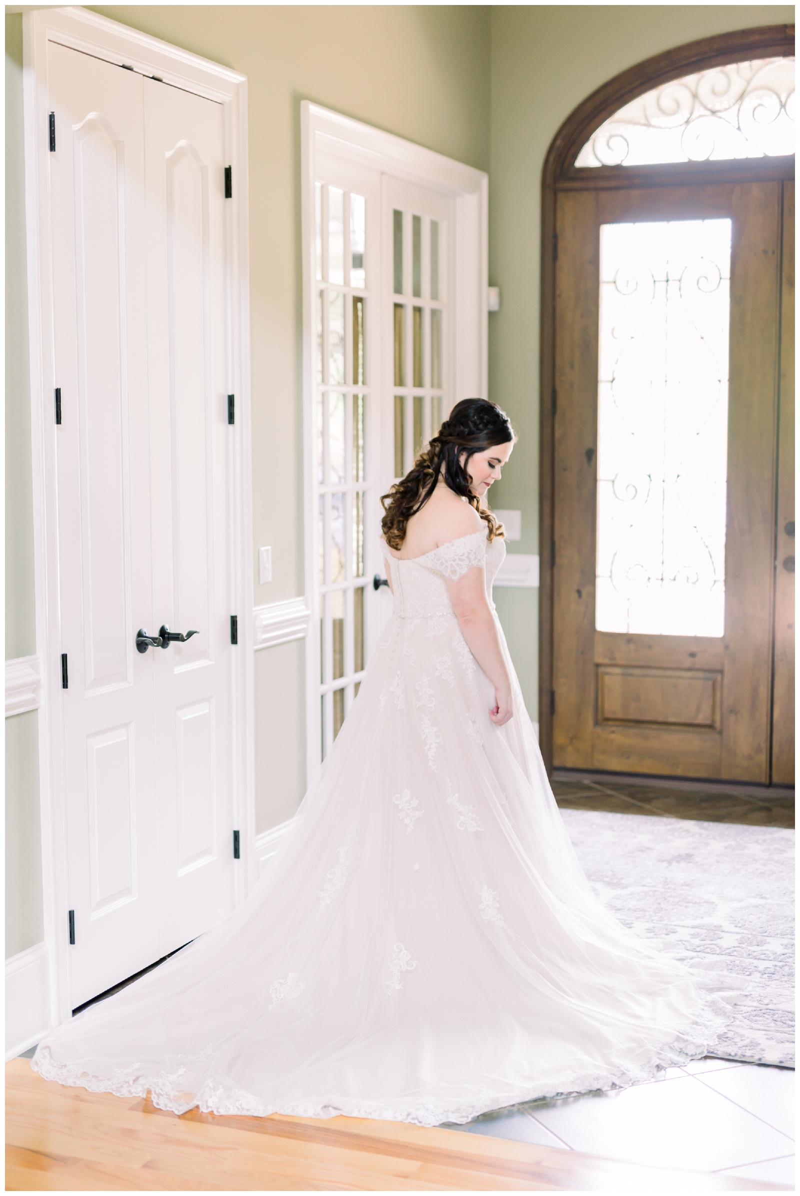 southern bride looking over her shoulder, atlanta ga wedding photographer